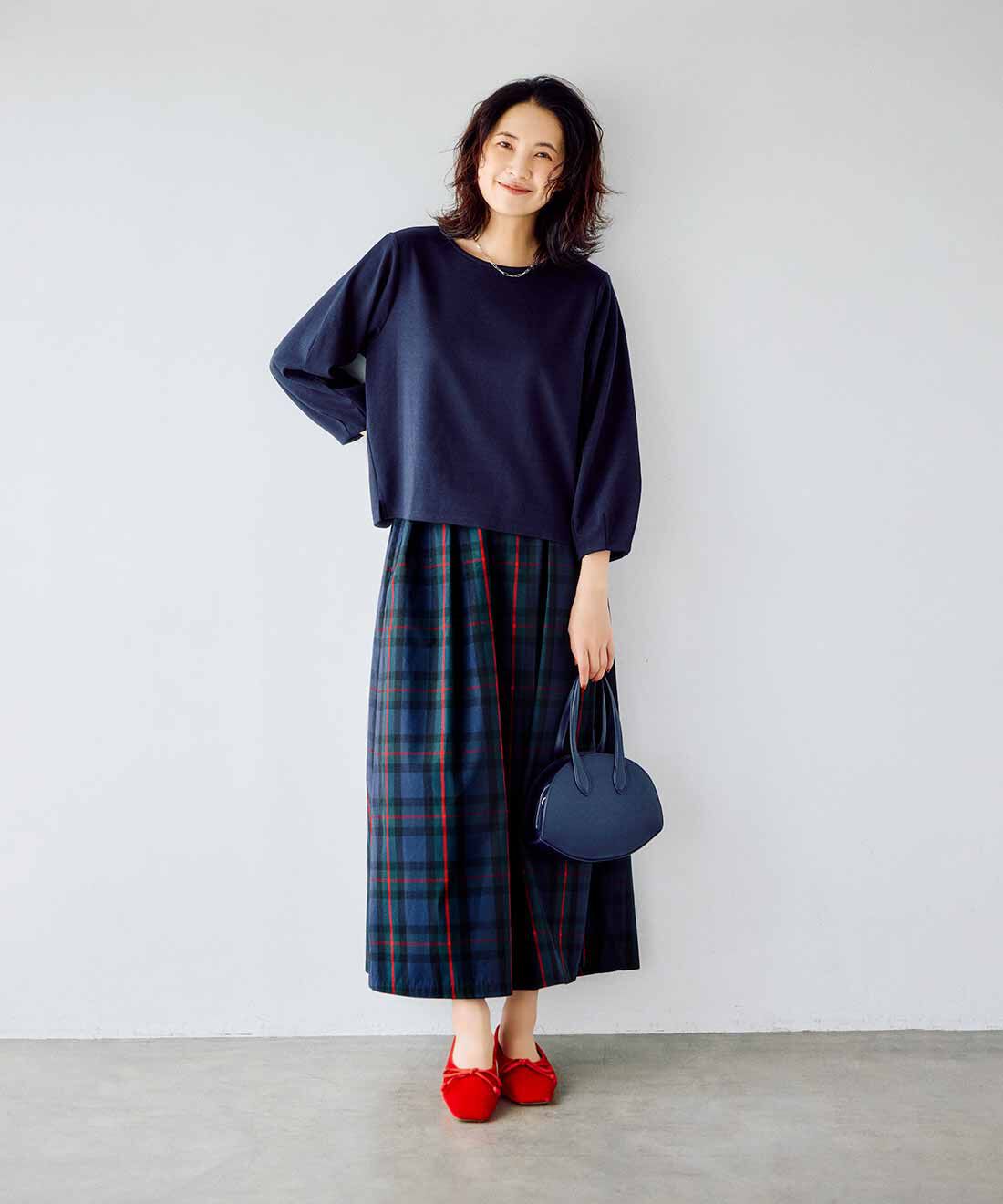 Live in  comfort|リブ イン コンフォート ほどよいハリ感に心ときめく きれいめトップス＆スカートセット〈ネイビー×ネイビーチェック〉