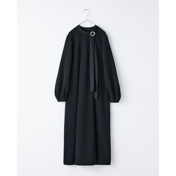 Live in  comfort | ブローチ付きカットジョーゼットＢＫワンピリブイン