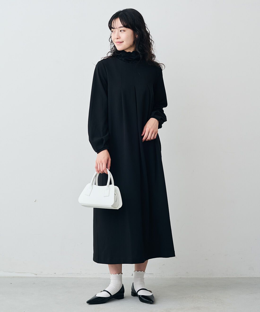 Live in comfort［リブインコンフォート］|リブ イン コンフォート レースの付け衿が素敵に華やぐ カットジョーゼットワンピース〈ブラック〉
