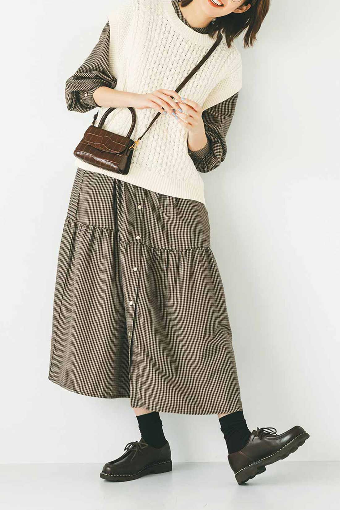 Live in  comfort|リブ イン コンフォート 人気スタイリスト 石上美津江さんとつくった カットソートップスとニットベストのセット〈ホワイト＆アイボリー〉|ベストのみ着用