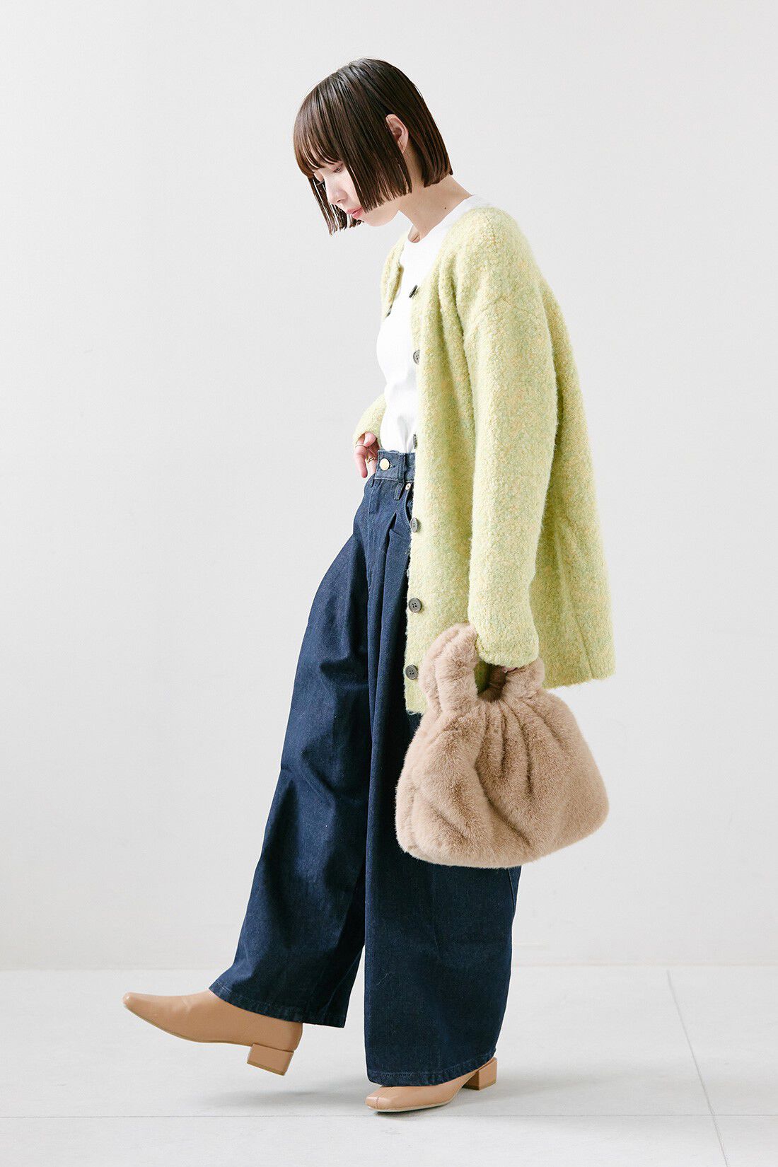 Live in  comfort|リブ イン コンフォート 吸湿発熱コットン素材のこだわりほか綿白Tシャツ|モデル身長:150cm　着用サイズ:S