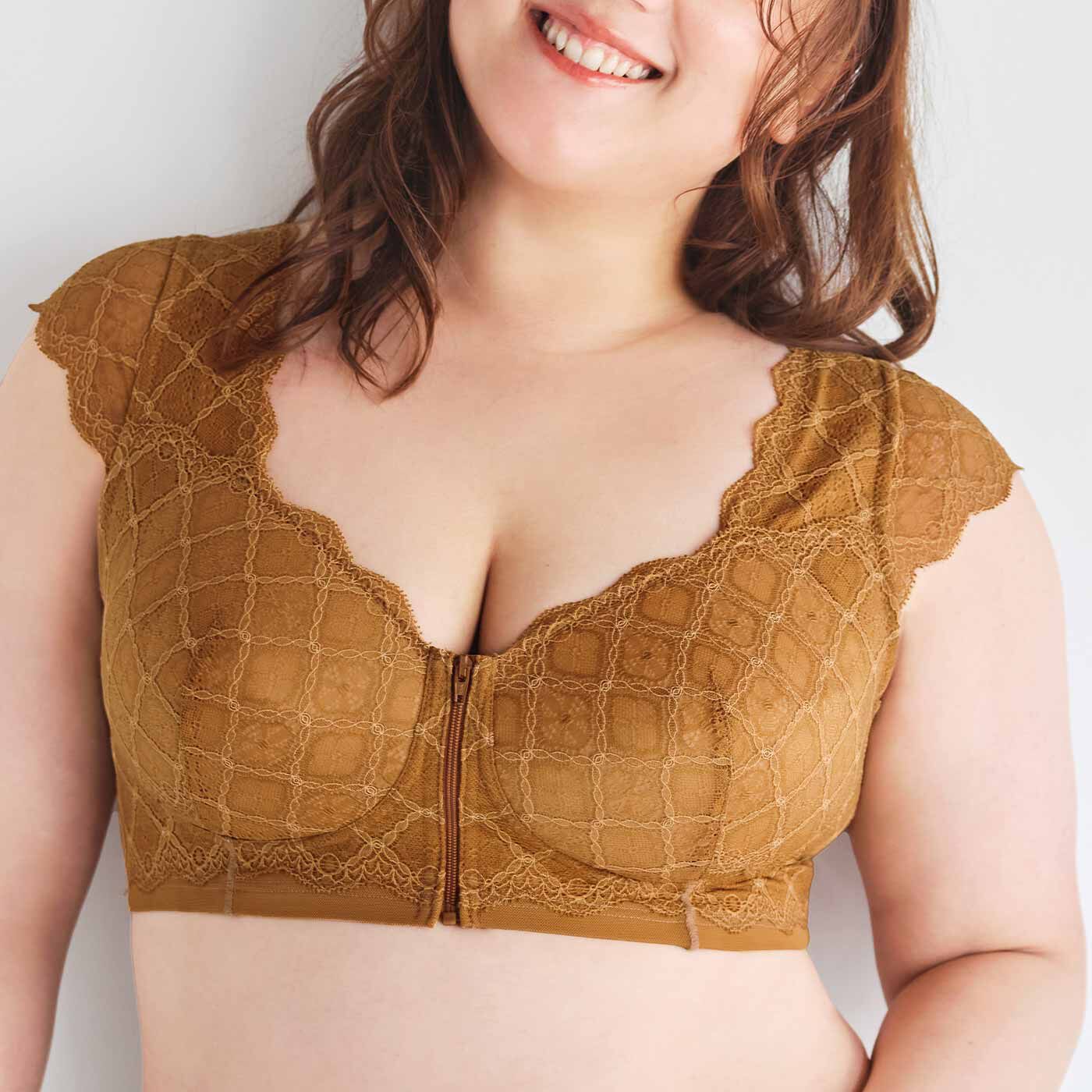 flufeel［フラフィール］|la farfaモデルおさむさんとflufeelコラボ すっきりシルエットがかなう レーシーなノンワイヤーブラの会
