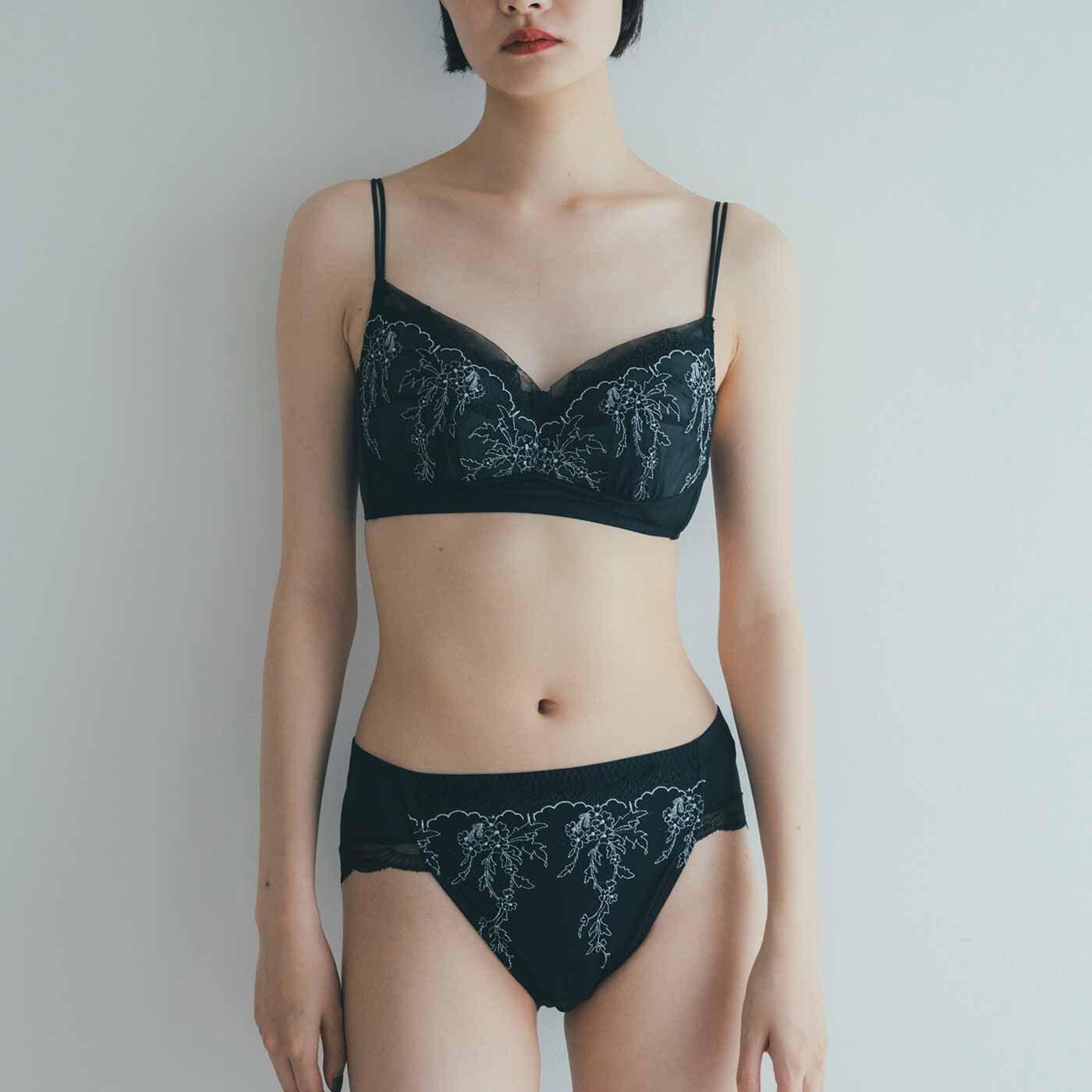 flufeel［フラフィール］|迷える大人に黒の魔法 遊び心と個性を宿した ノンワイヤーブラ＆ショーツの会|〈ラメブラック〉