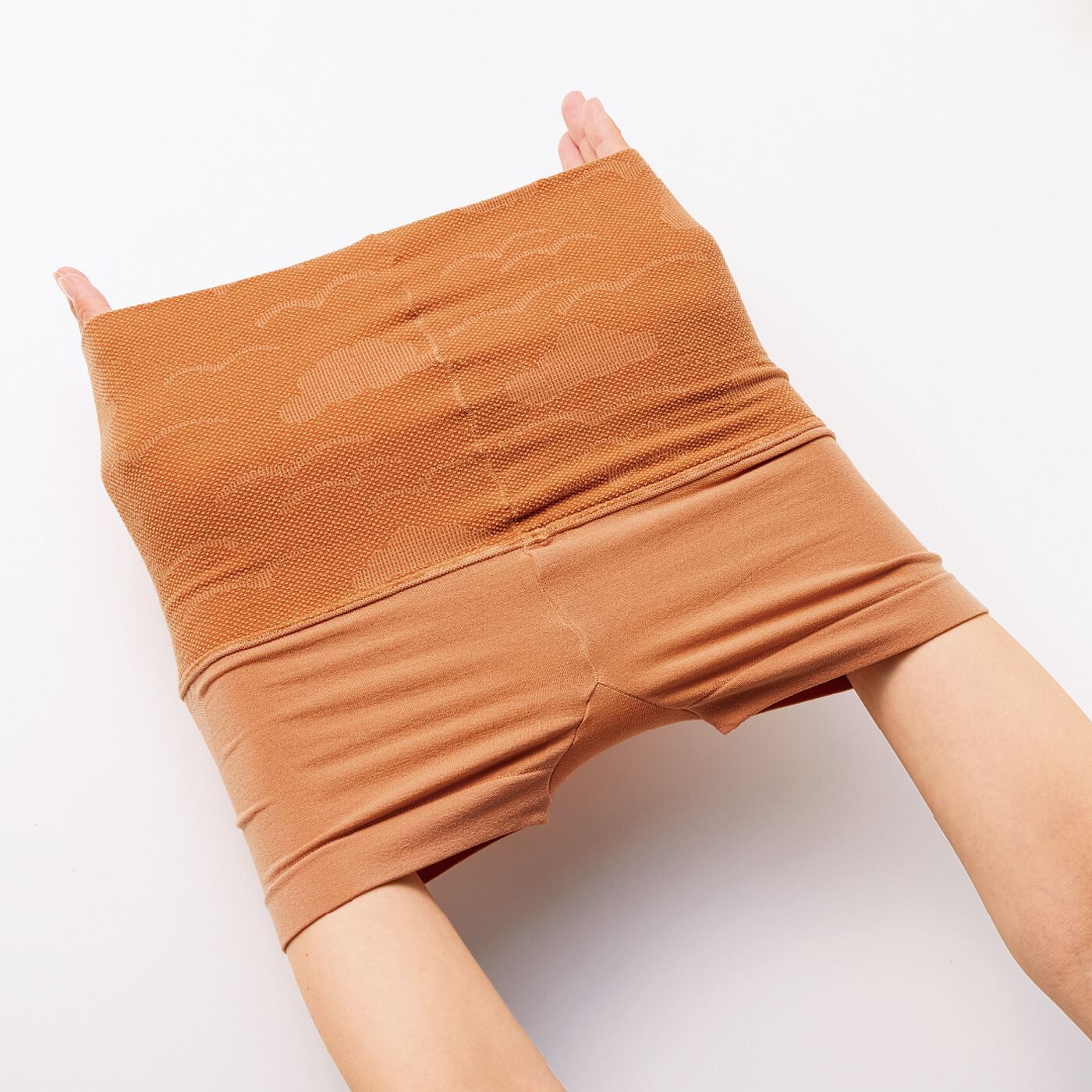 flufeel|もちもちおなかをシュッと整える伸びやかなはき心地　サポートボトムの会|伸縮性抜群の糸を使用しているので、伸びも戻りも◎。