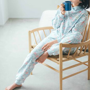 flufeel | 大人植物柄で夜長を楽しむ軽やか綿混キルトパジャマ