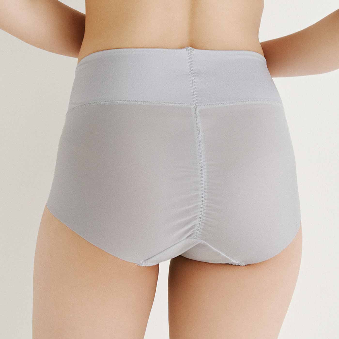 flufeel|おなかまわりをまるっと着やせ ボリュームおさえてフラットに見せるショーツの会|Back