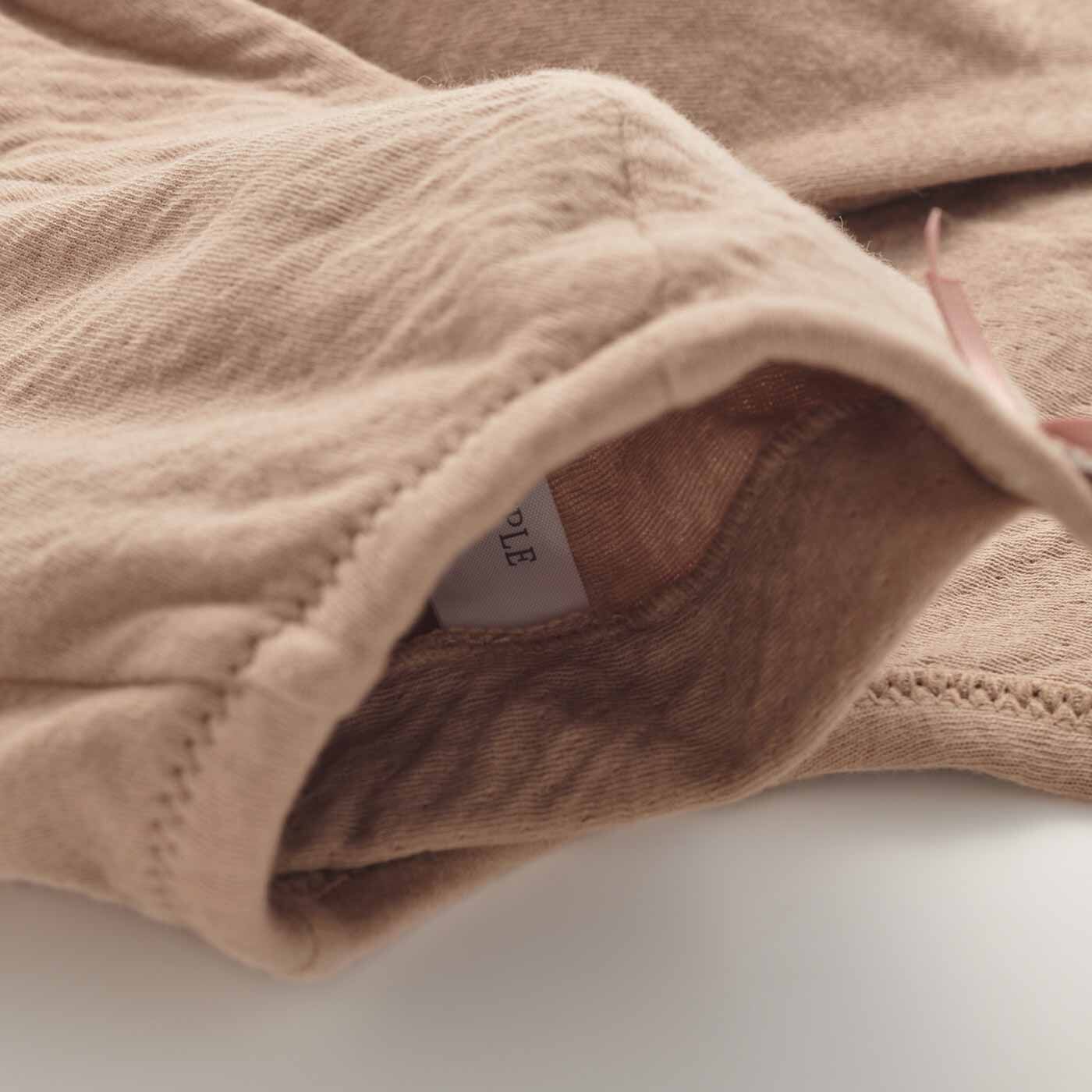 flufeel|ピンクリボン×すべての女性へ 綿100％のふんわり素材で包み込む バストフィットブラインナーの会|大きなカップやパッドでも入れやすい、広めのポケット口で、ずれ防止のストッパー付き。洗濯ネームはカップポケット内に付けて、肌当たりにプラスの配慮。