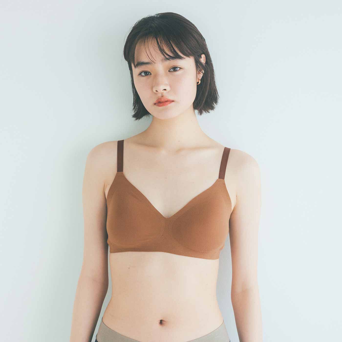 flufeel|ぴたっと吸い付く感覚 気遣いにあふれた ハンサム顔のピタモッチブラ〈綿混〉の会