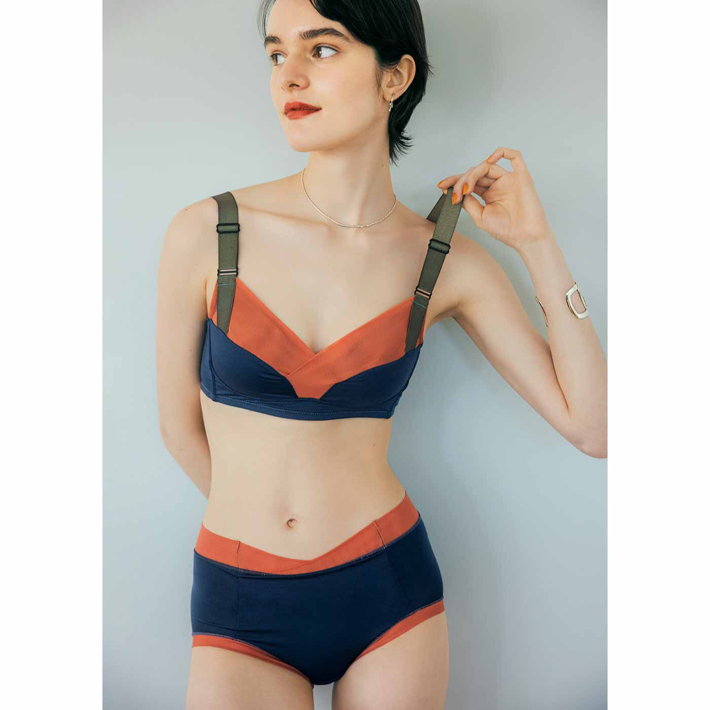 flufeel|エッジの効いた大人配色 幅広ストラップで軽やかに安定 盛らずに整うブラ＆ショーツの会