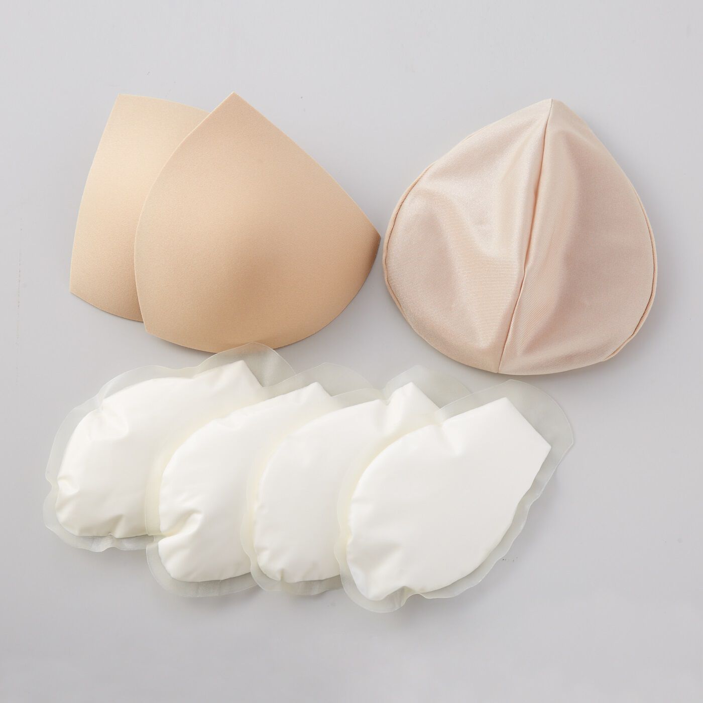 flufeel|乳がん経験者からうまれた　形と重さを整えるパッドセット〈C85・C90・D85・D90〉|お届けセット内容。マロン型パッドカバーLLサイズ、ジェルパッド50g×４個、ウレタンパッドLLサイズ2枚1組（※ブラジャー参考サイズ：C85・C90・D85・D90）