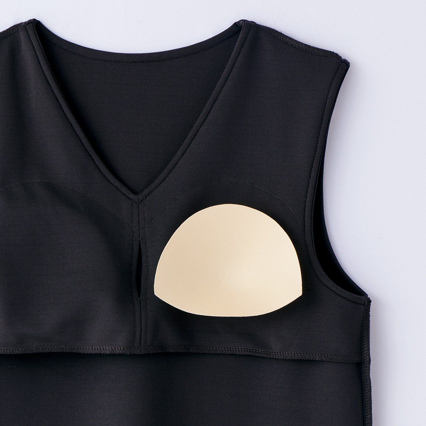 flufeel|ピンクリボン×すべての女性へ　ブラなしでもバストをカバー　シークレットカップ付きベストの会|カップは取り外し可能なので、手持ちのものに変えたり、外してベストとして使えます。