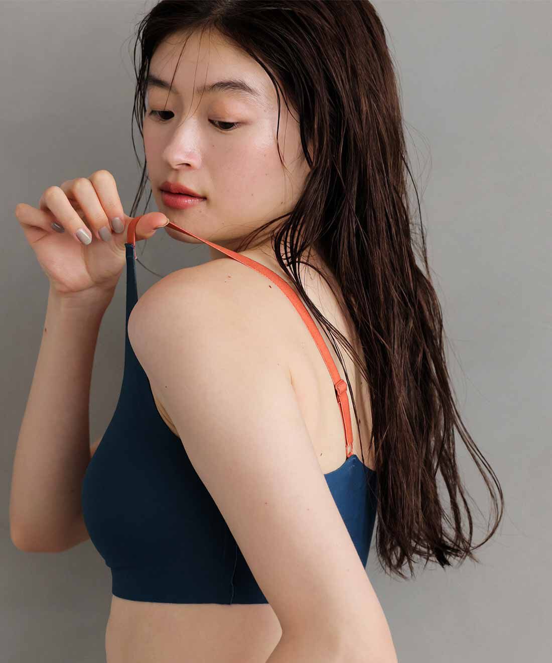 flufeel|ぴたっと吸い付く感覚 気遣いにあふれた ハンサム顔の伸びやか洗練ブラの会