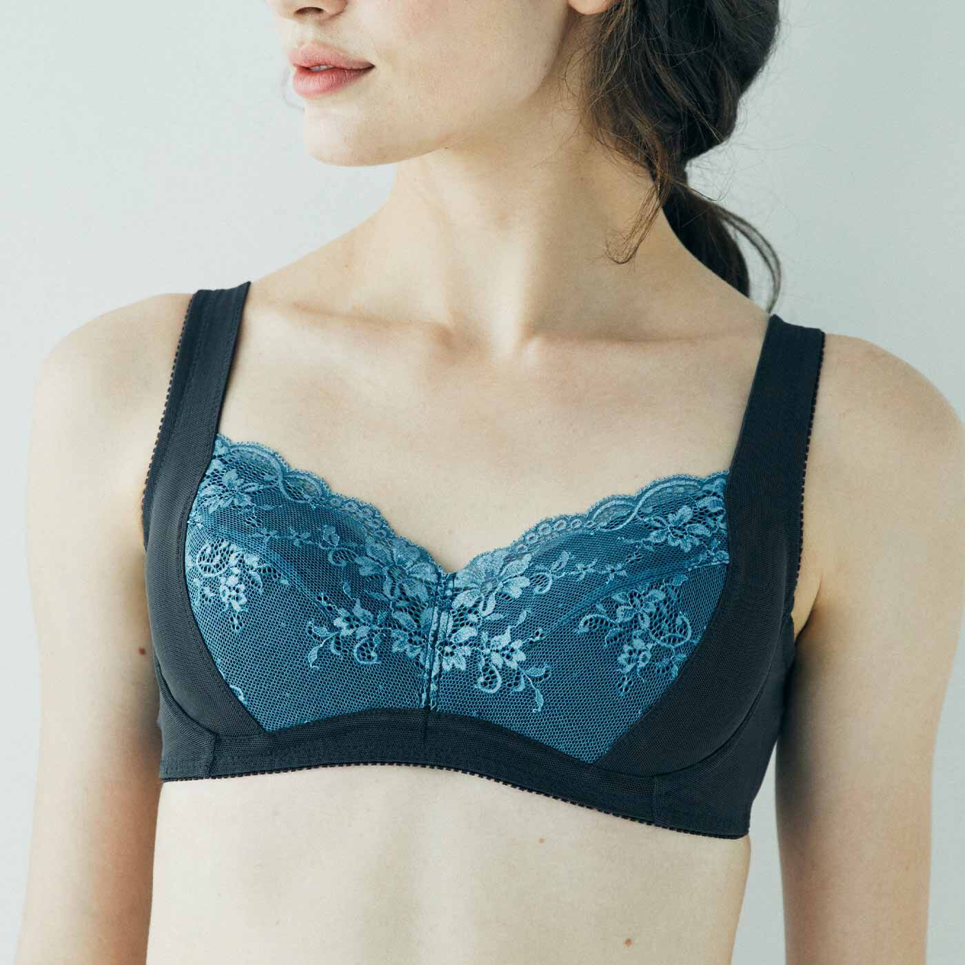 flufeel［フラフィール］|わき肉までしっかり包んで持ち上げる！ 大きい胸も支えて肩らくGパワーリフトアップブラの会