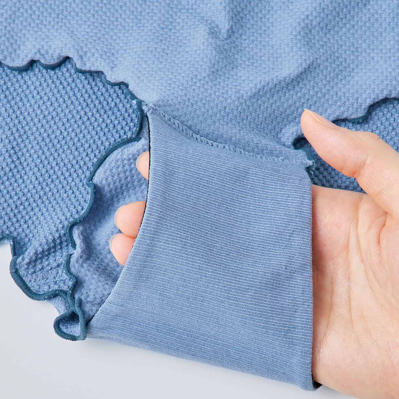 flufeel［フラフィール］|ユルセルフ　ふんわりワッフルみたいな毎日ノンストレスショーツの会|クロッチ部分はウィング対応で防水布付き。