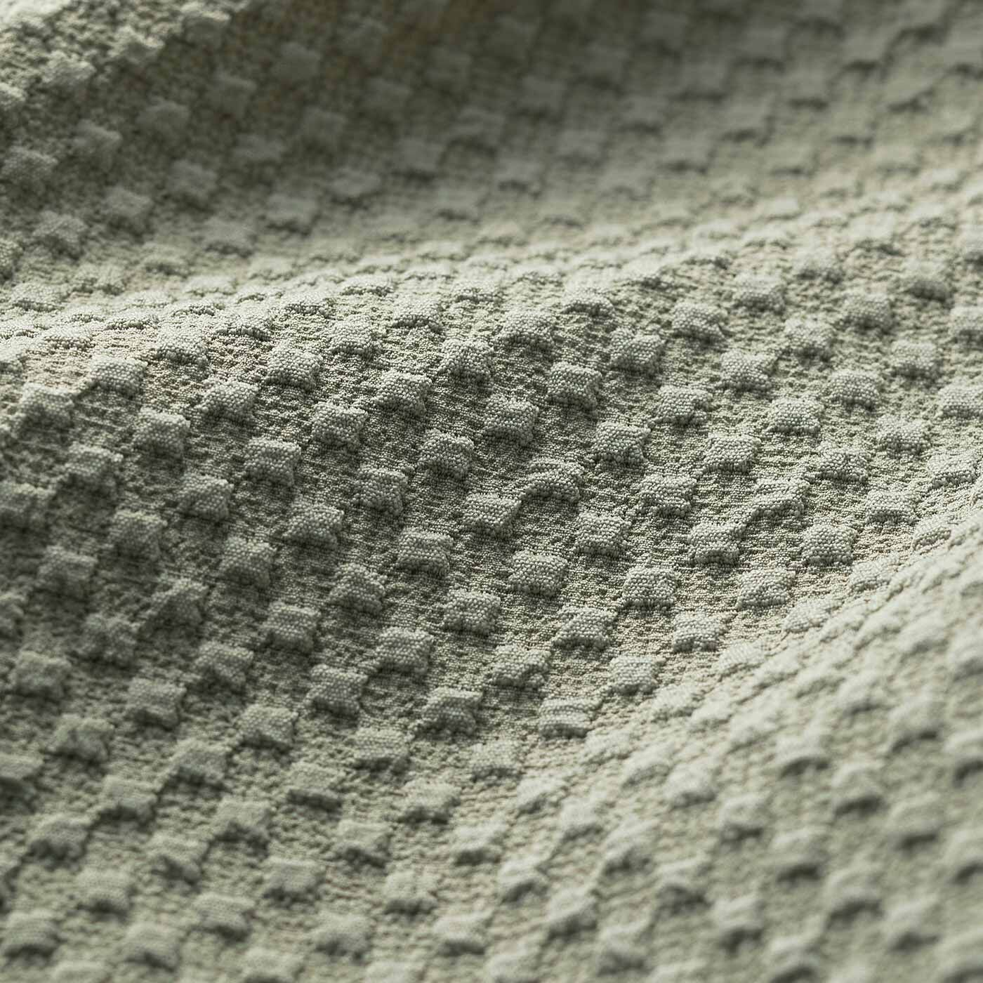 flufeel|【7月分以降お届け】着るだけ背筋ピン！ さらっとした肌心地のヨガ気分 カップ付きセットアップの会|ぽこぽことした素材が肌に張り付きにくく、軽やかな着心地。