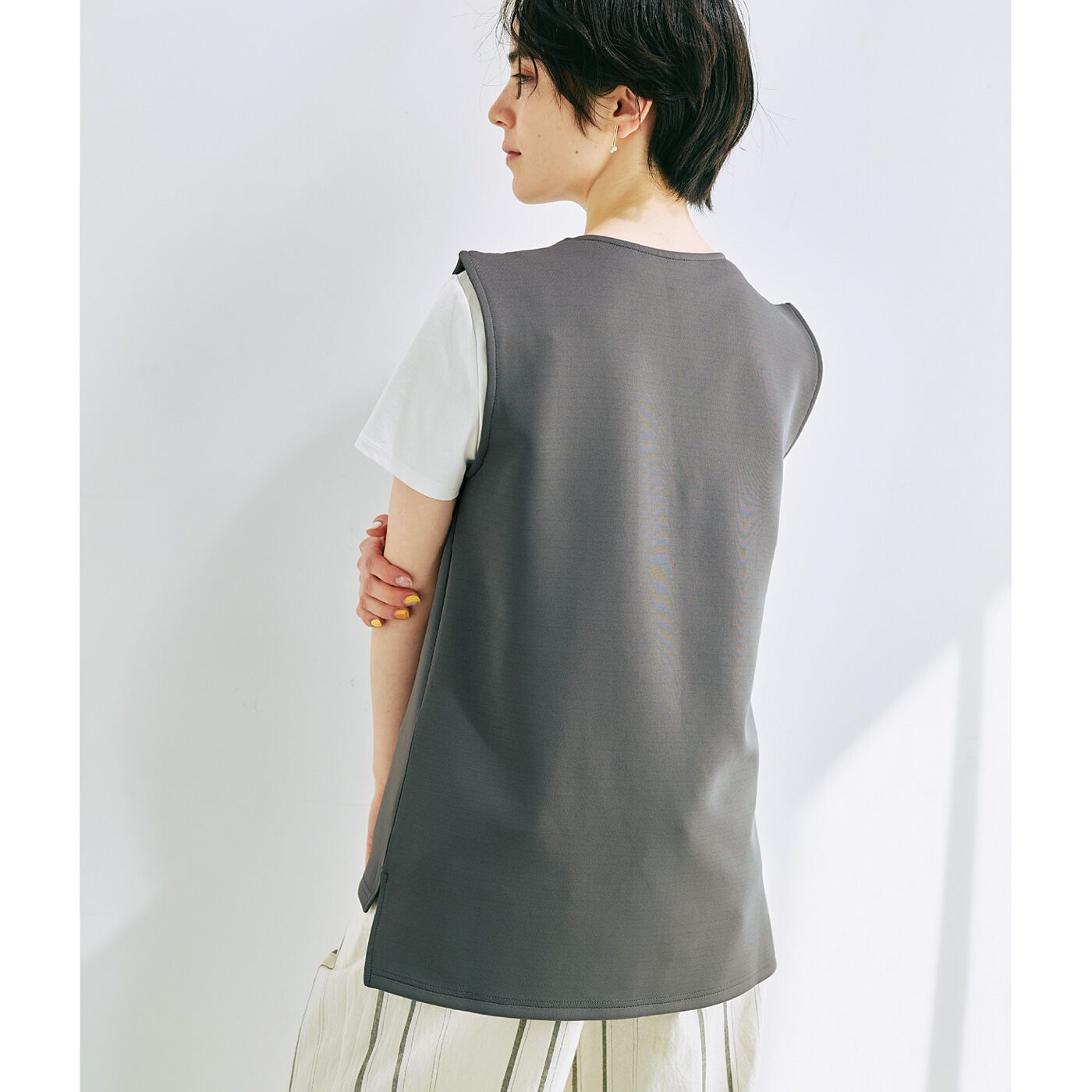 flufeel|ピンクリボン×すべての女性へ　ブラなしでもバストをカバー　シークレットカップ付きベストの会|後ろはおしりまでカバーする長め丈。