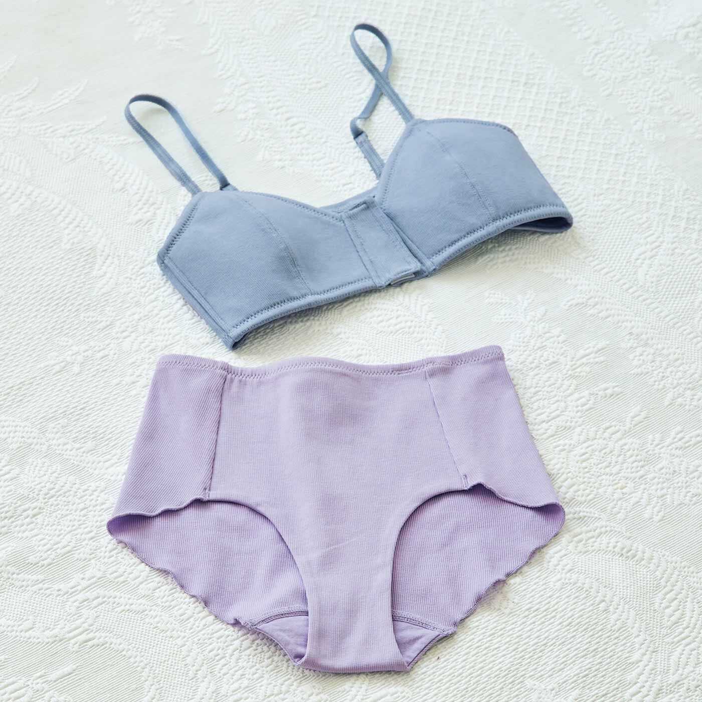 flufeel［フラフィール］|鼠径（そけい）部もウエストもゆるやかに 摩擦悩みに寄り添う 基礎化粧やわらかリブショーツの会|※〈フロントオープンブラ〉と〈リブショーツ〉を同時にお申し込みの場合でもおそろいの色でお届けできない場合があります。