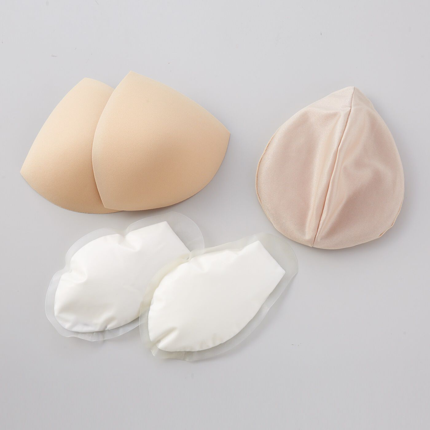 flufeel|乳がん経験者からうまれた　形と重さを整えるパッドセット〈A80・A85・B75・B80〉|２サイズのお届けセット内容。マロン型パッドカバーLサイズ、ジェルパッド50gと50g、ウレタンパッドLサイズ2枚1組（※ブラジャー参考サイズ：A85・B80）
