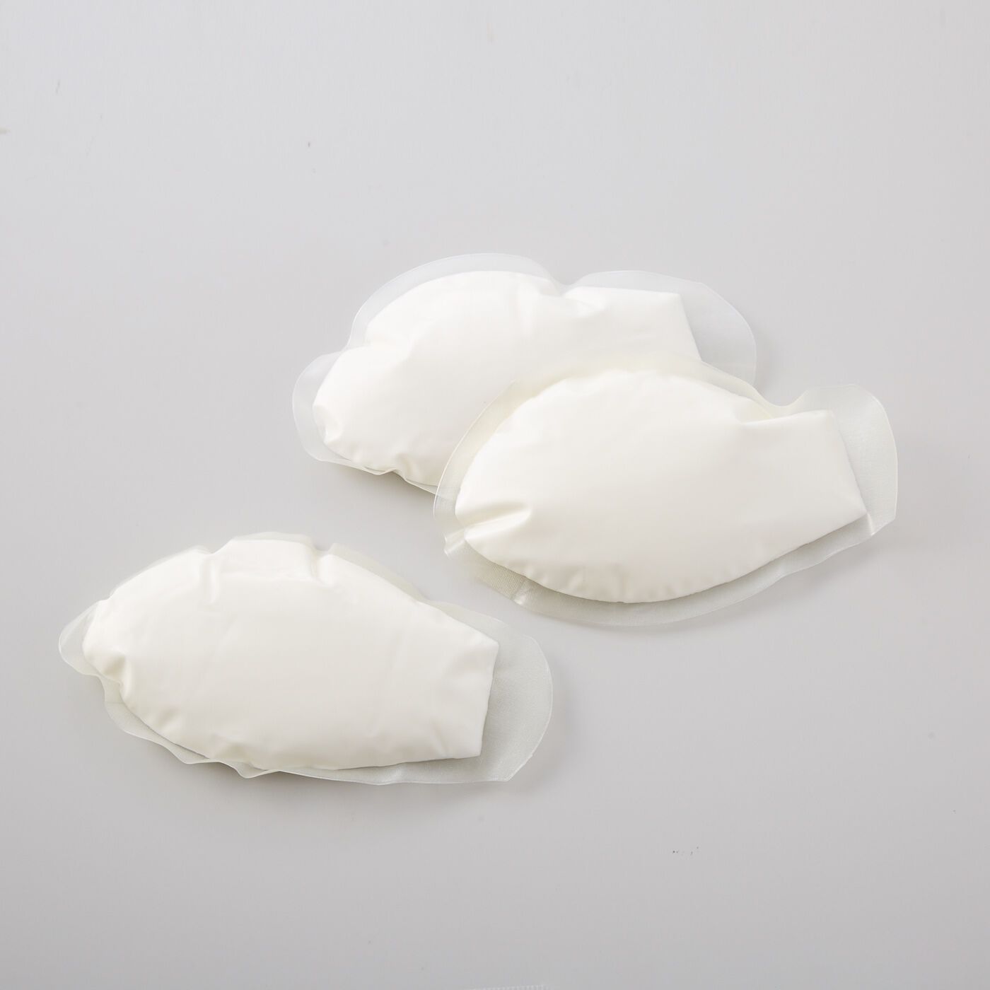 flufeel|乳がん経験者からうまれた　形と重さを整えるパッドセット〈A90・B85・B90・C70・C75・C80・D70・D75・D80〉|２、３サイズのジェルパッドセット内容。50ｇ3個の組み合わせです。やわらかくて、適度な重さとふくらみをつくるジェルパッド