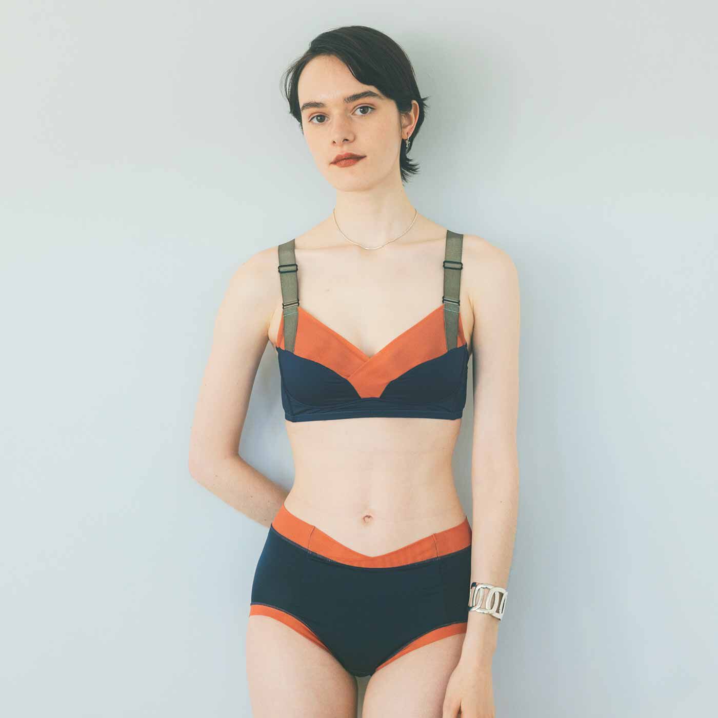 flufeel|エッジの効いた大人配色 幅広ストラップで軽やかに安定 盛らずに整うブラ＆ショーツの会
