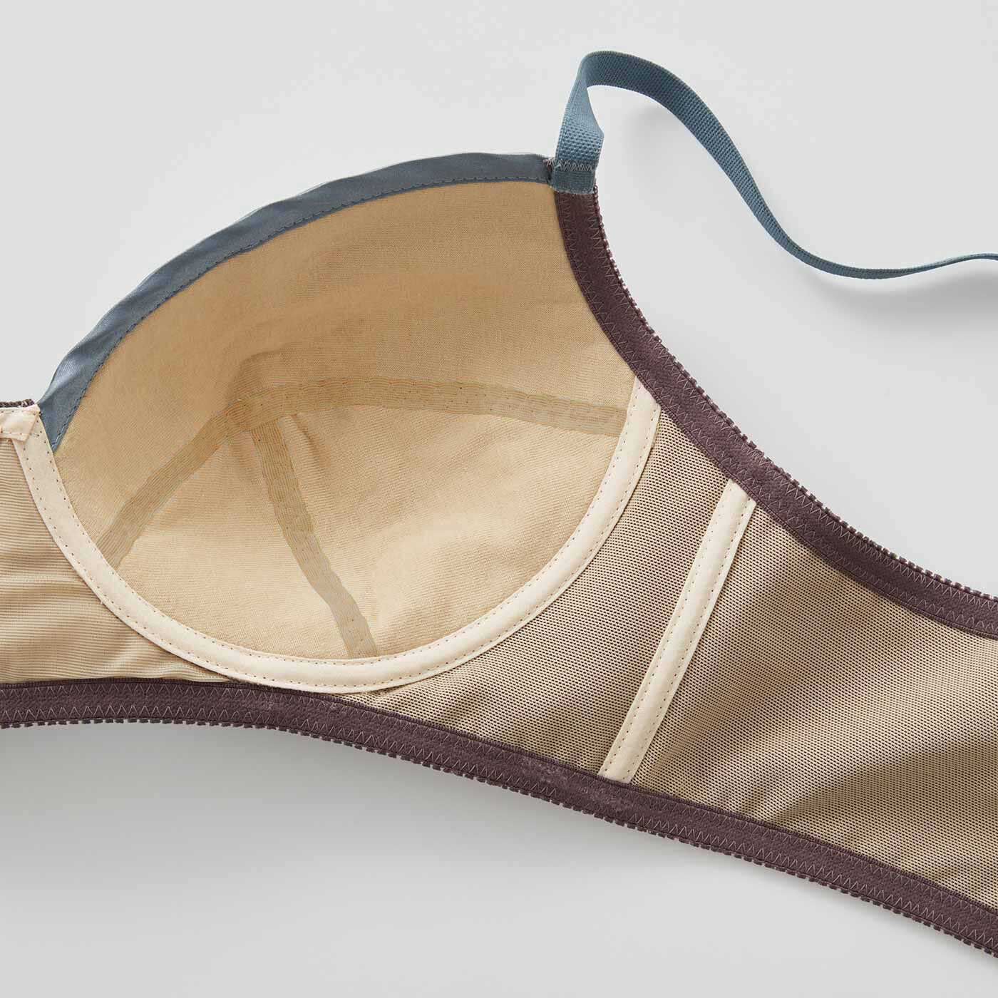flufeel|目を惹（ひ）く知的なグレンチェック トラッドな雰囲気が漂う 引き締め印象ブラ＆ショーツの会|こだわりのノンワイヤーカップでやさしく包み、わき高構造でわき肉の段差も解消。