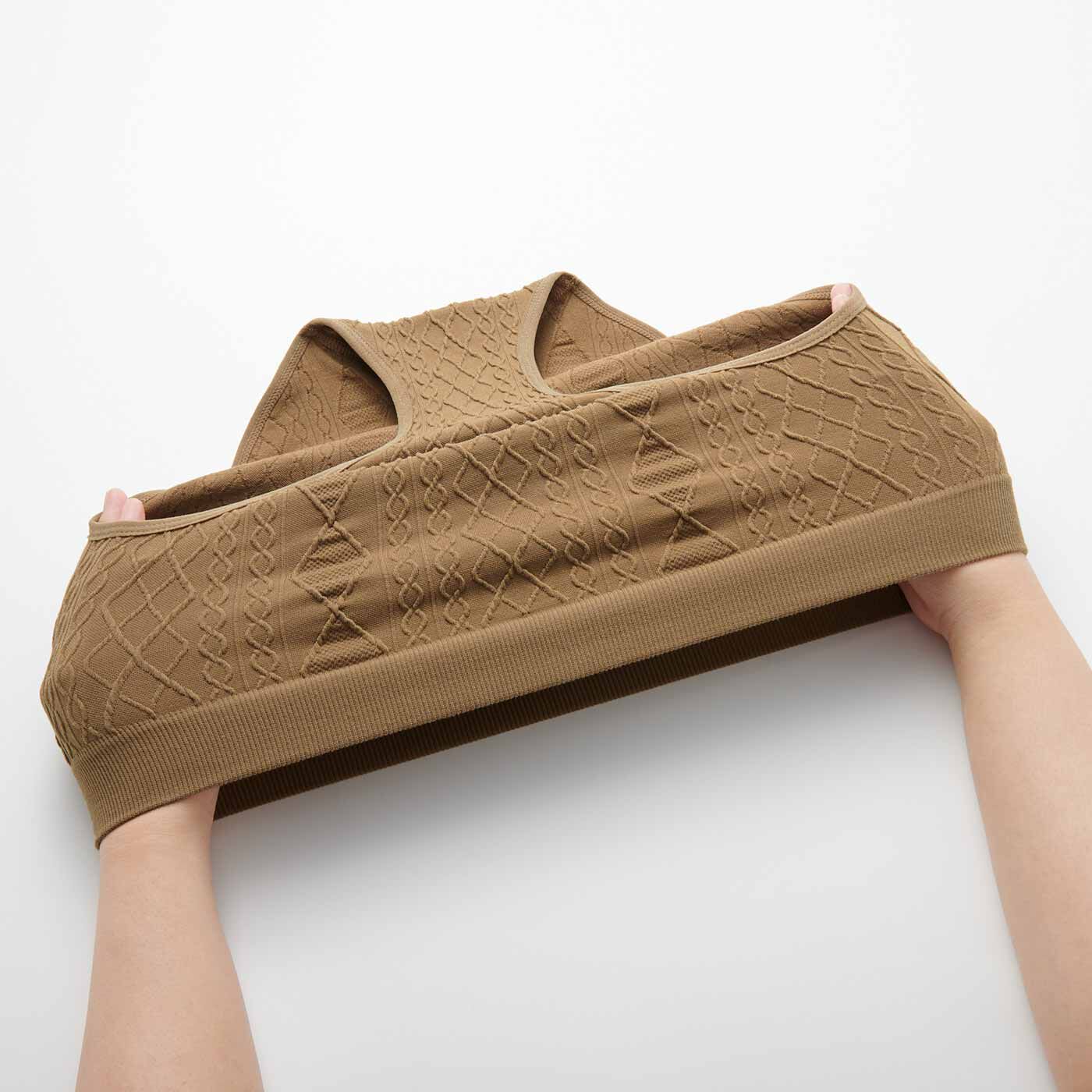 flufeel|アラン編みニット風 伸びやかフィットハーフトップ＆ショーツの会|伸びやかな素材で締め付け感がなく、快適な着心地。