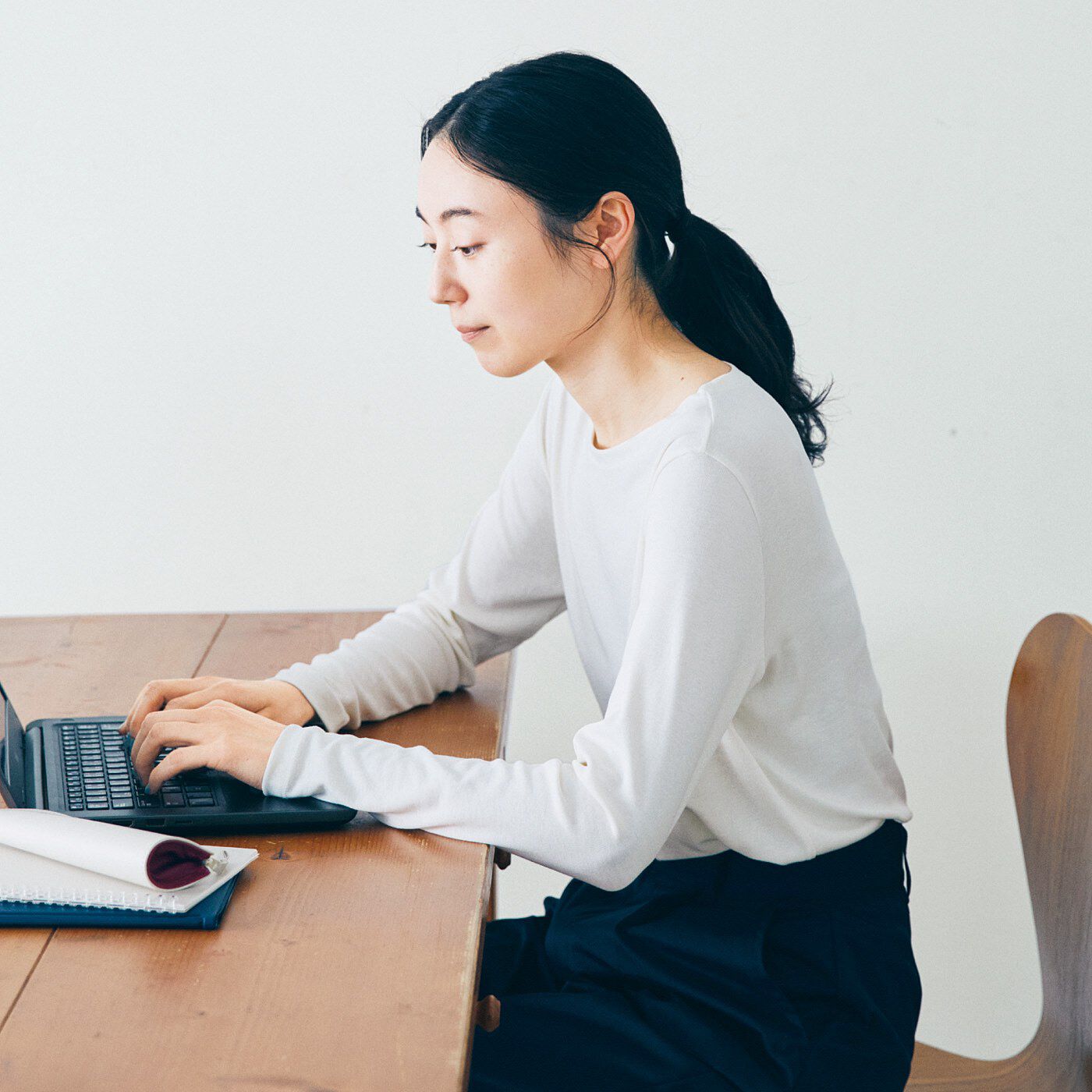flufeel［フラフィール］|はおるだけ背筋ピン！　ボレロみたいなヨガ気分バンドの会|丸まった背中に心当たりがある方に……。
