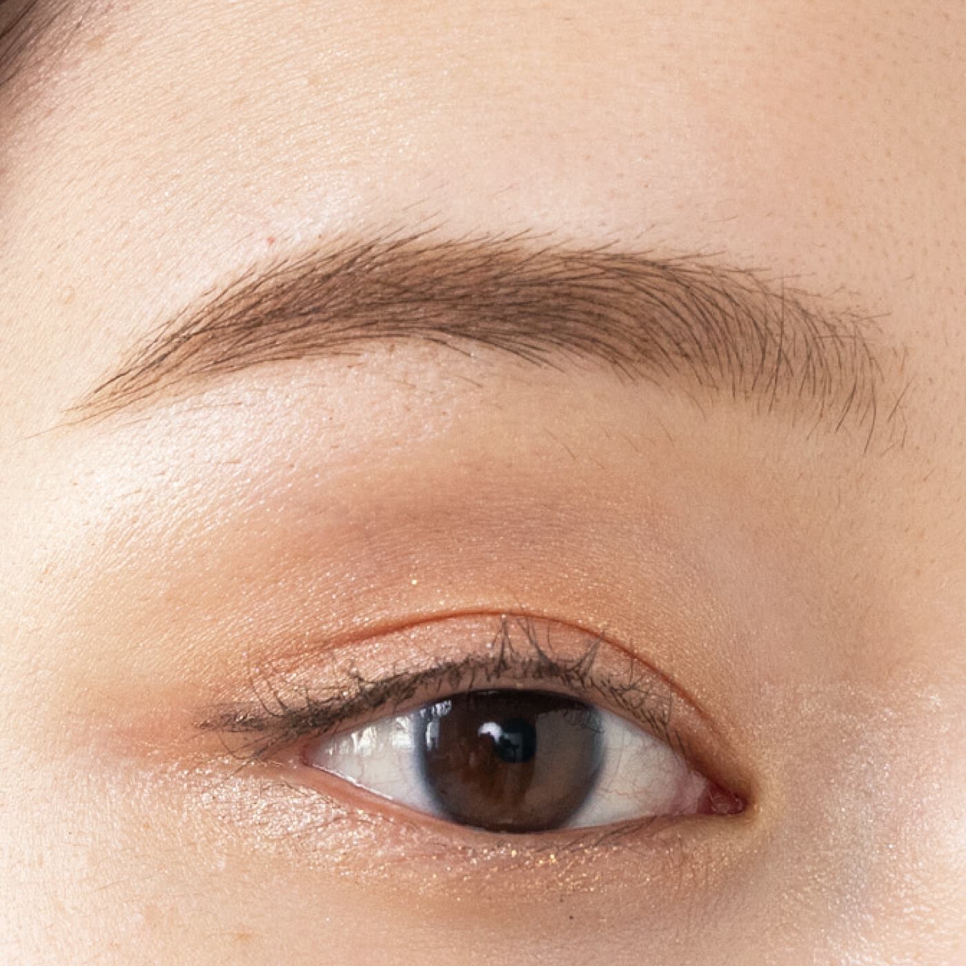 flufeel|時短で簡単美人眉　左右対称眉毛ガイド|AFTER　型どおりに描くだけで誰でも美人眉に。