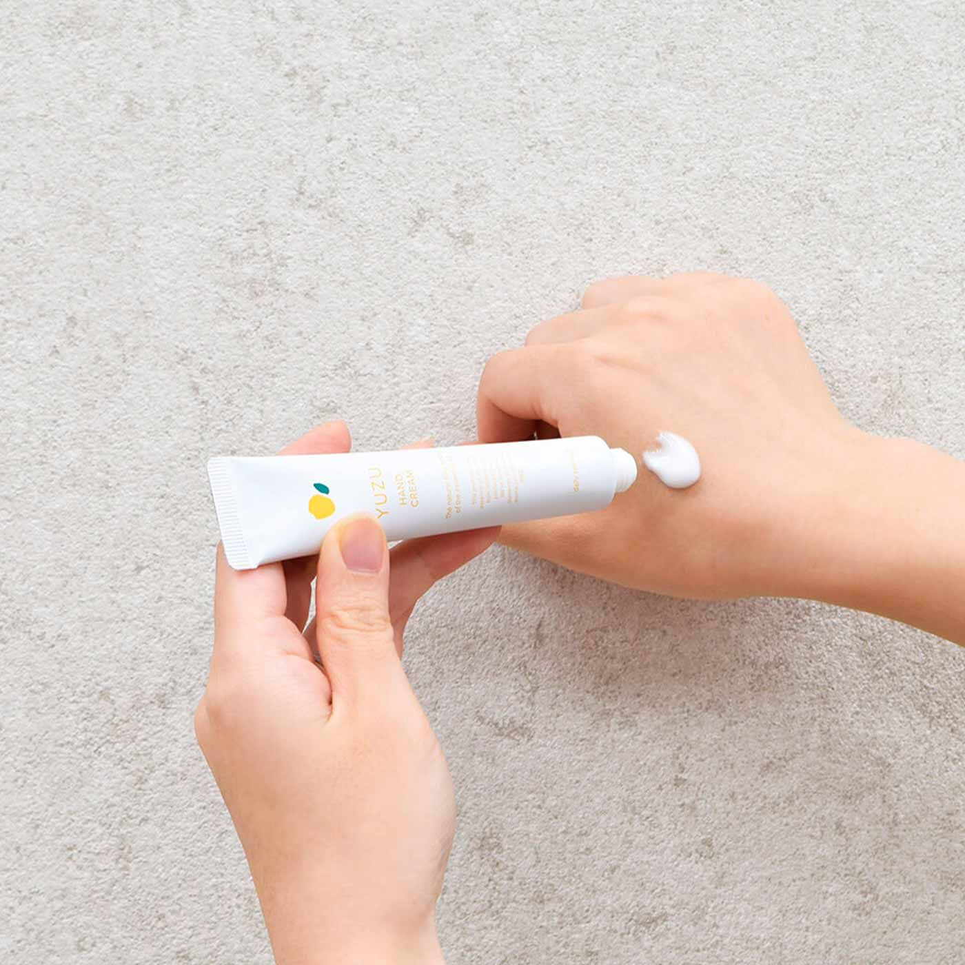 flufeel|フラフィール ときめき運試し 深まる大人の乾燥悩みに 至福のうるおい美容の会|国産柑橘の精油と保湿成分を配合した、肌なじみが良くサラッとした使い心地のハンドクリーム。