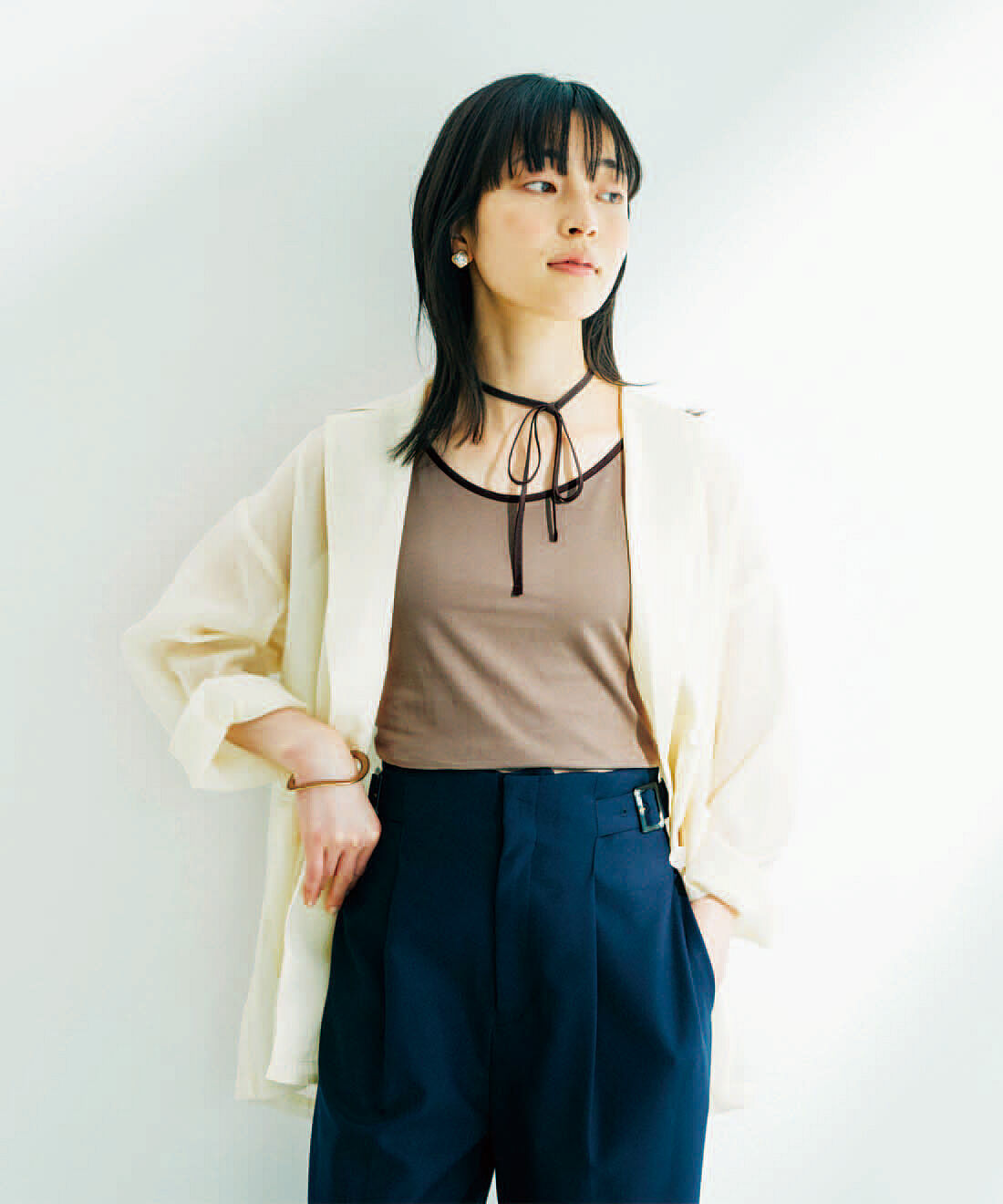 flufeel［フラフィール］|汗ばむ季節にさらりと重ねて　首もと華やぐ　着こなし自在なリボン付きタンクの会