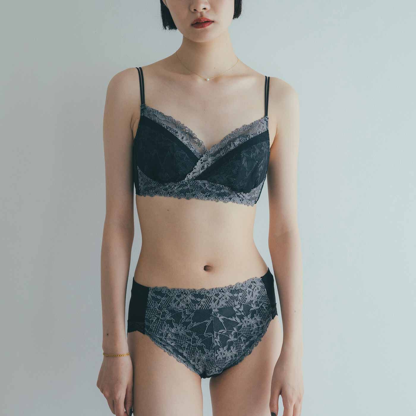 flufeel［フラフィール］|迷える大人に黒の魔法 遊び心と個性を宿した ノンワイヤーブラ＆ショーツの会|〈チュールブラック〉