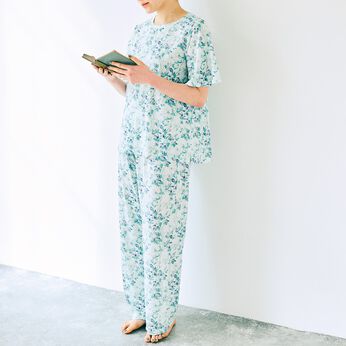 ヴィンテージ柄をまとう くつろぎセットアップ