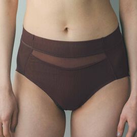 flufeel | 凛と軽やかにスタイリッシュ　シアーなショーツ