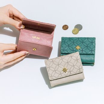 フェリシモの雑貨 Kraso | 七宝柄＆八角の星手のりお守り財布