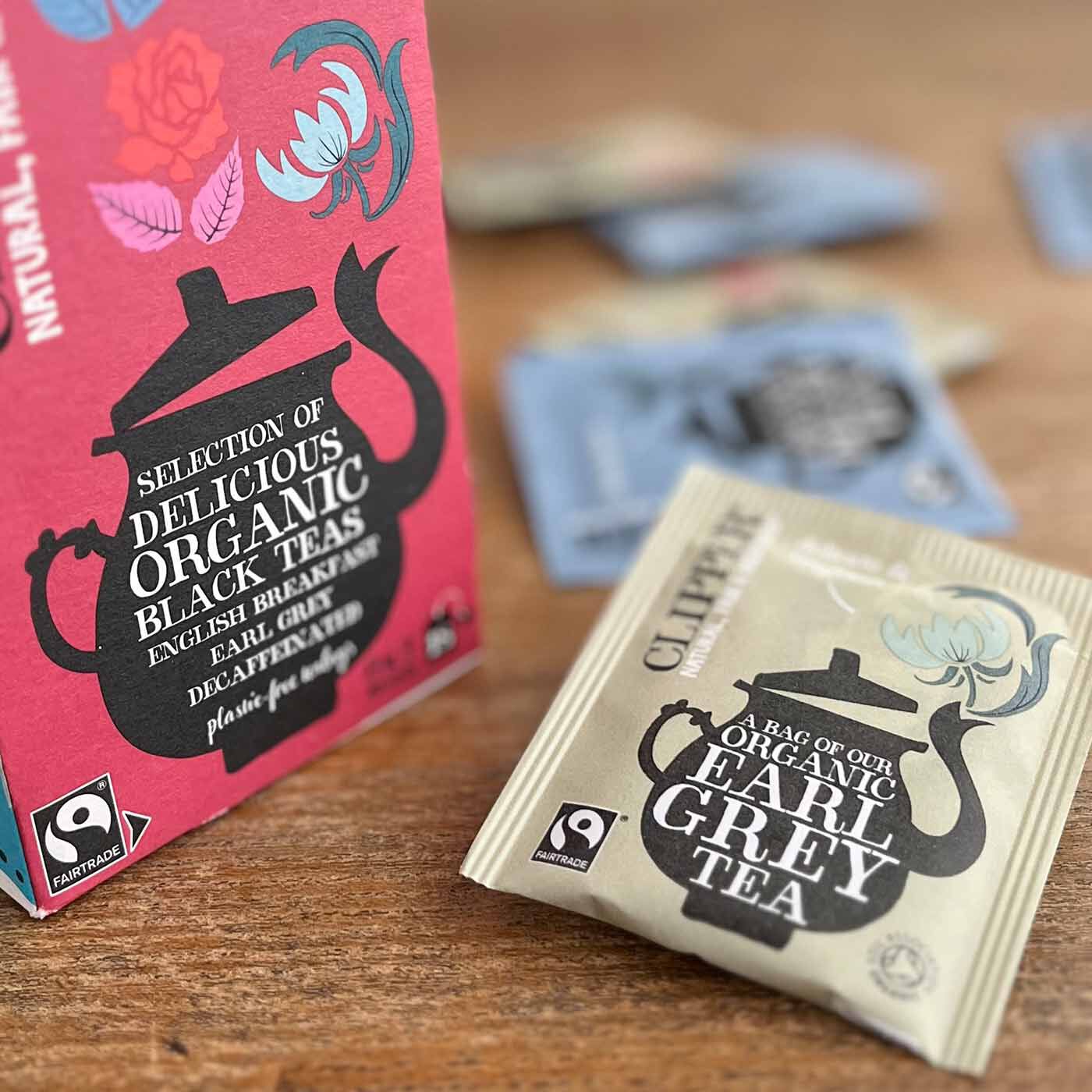 フェリシモの雑貨Kraso［クラソ］|イギリスの人気紅茶ブランド【CLIPPER】オーガニック紅茶・人気の３種類セット〈ティーバッグ18個〉の会|箱とティーバッグの個装パッケージには「フェアトレード認証マーク」が。かわいくておいしいだけじゃない、人と環境にやさしいブランドだから世界中で愛されているんですね。