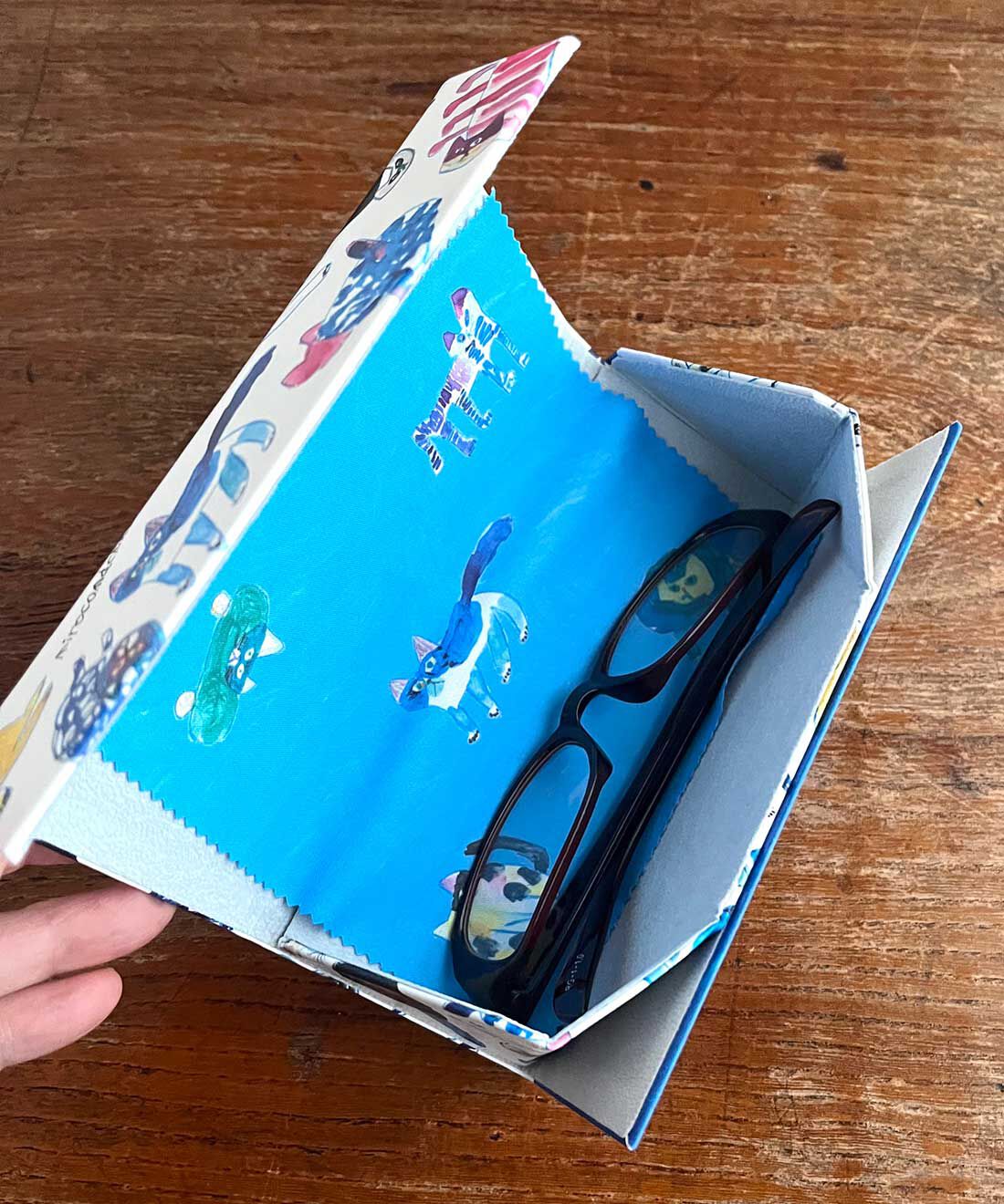 フェリシモの雑貨 Kraso|ミロコマチコ たためるメガネケース〈メガネふき付き〉