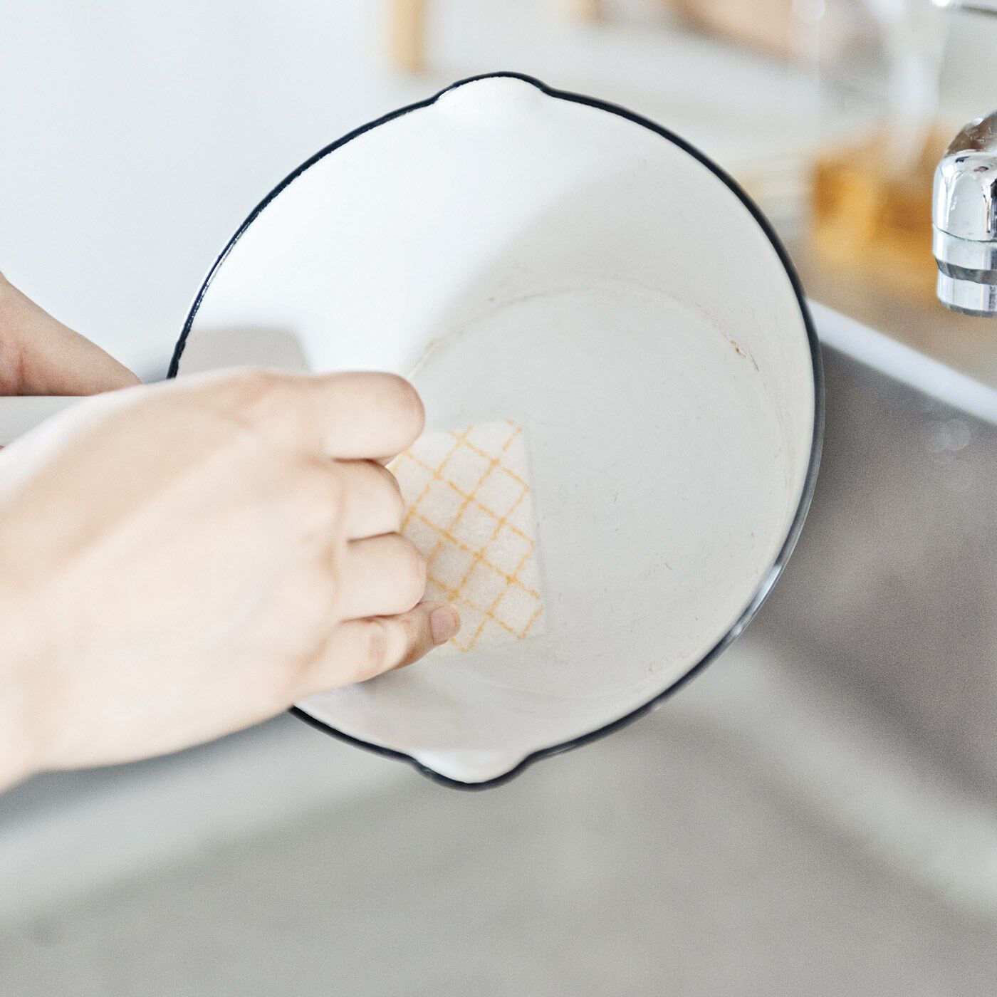 フェリシモの雑貨 Kraso|1/d for Washstand 洗面台用ミニワイプの会|洗剤も一緒に使えば頑固な汚れにも。