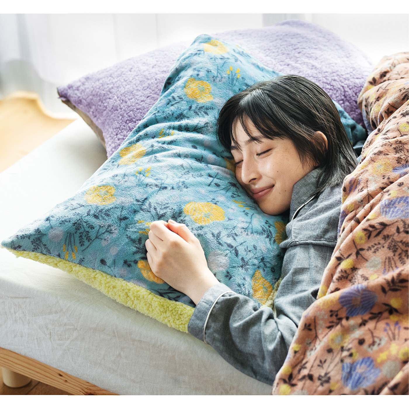 フェリシモの雑貨Kraso［クラソ］|クーフゥ　眠りに至福の肌心地　ほかとろリバーシブル枕カバー〈木陰の花々〉の会