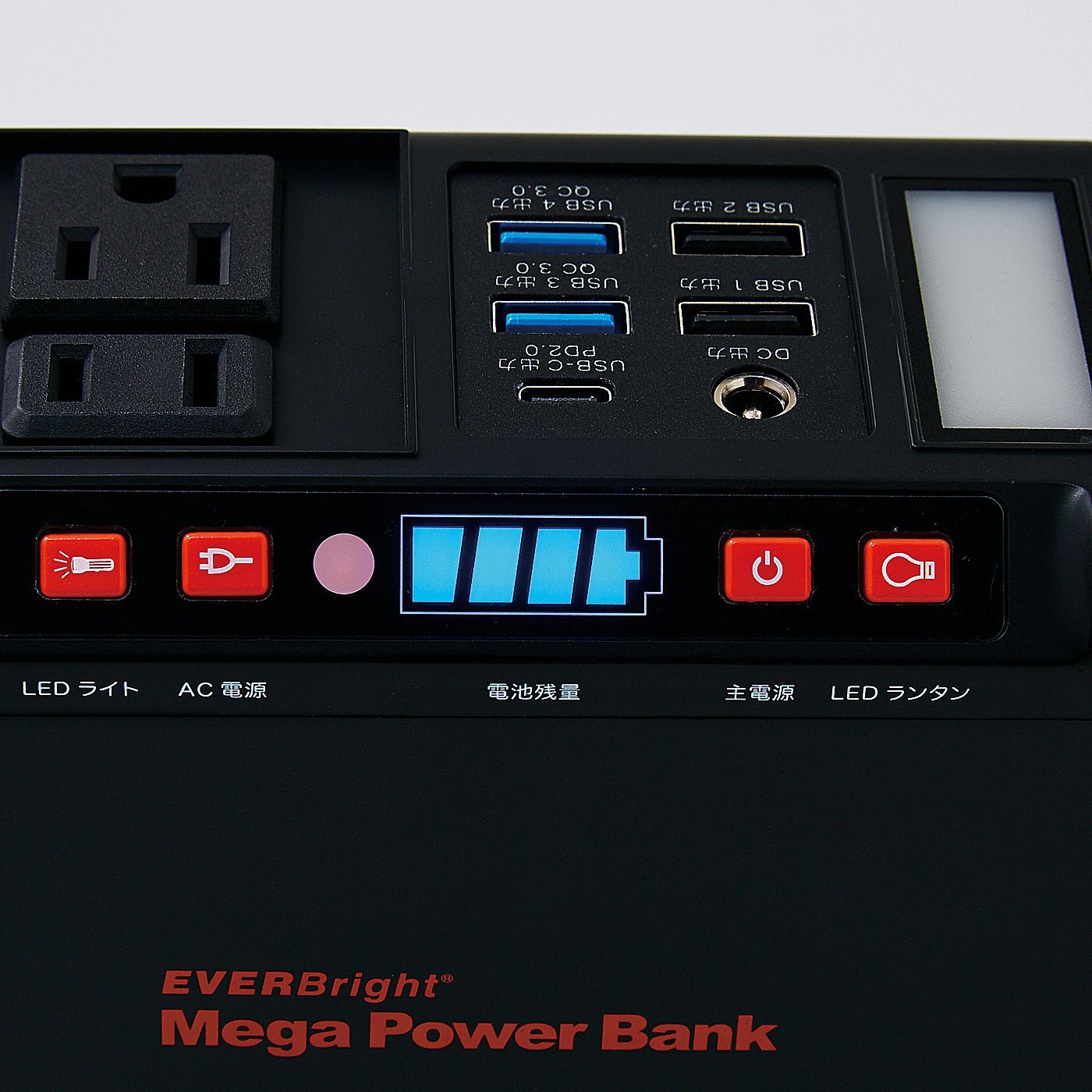 フェリシモの雑貨 Kraso|いざというときの電源確保！　電池要らずの家庭用小型蓄電池 ACコンセント付き 大容量ハイパワーバンク 30000ｍAh|正面に充電量インジケータが付いているので、電池の残量がひと目でわかりやすい。