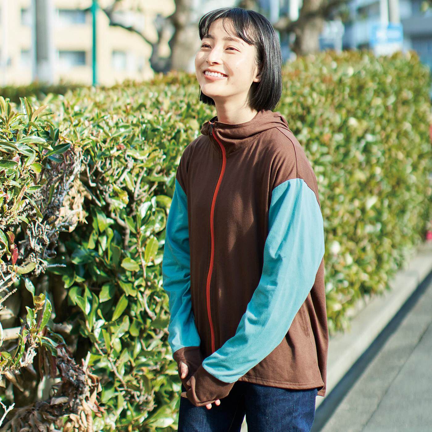 フェリシモの雑貨 Kraso|UVカット＆吸水速乾　クレイジーパターンのポケッタブルパーカーの会|モデル身長161cm ／サイズ1着用