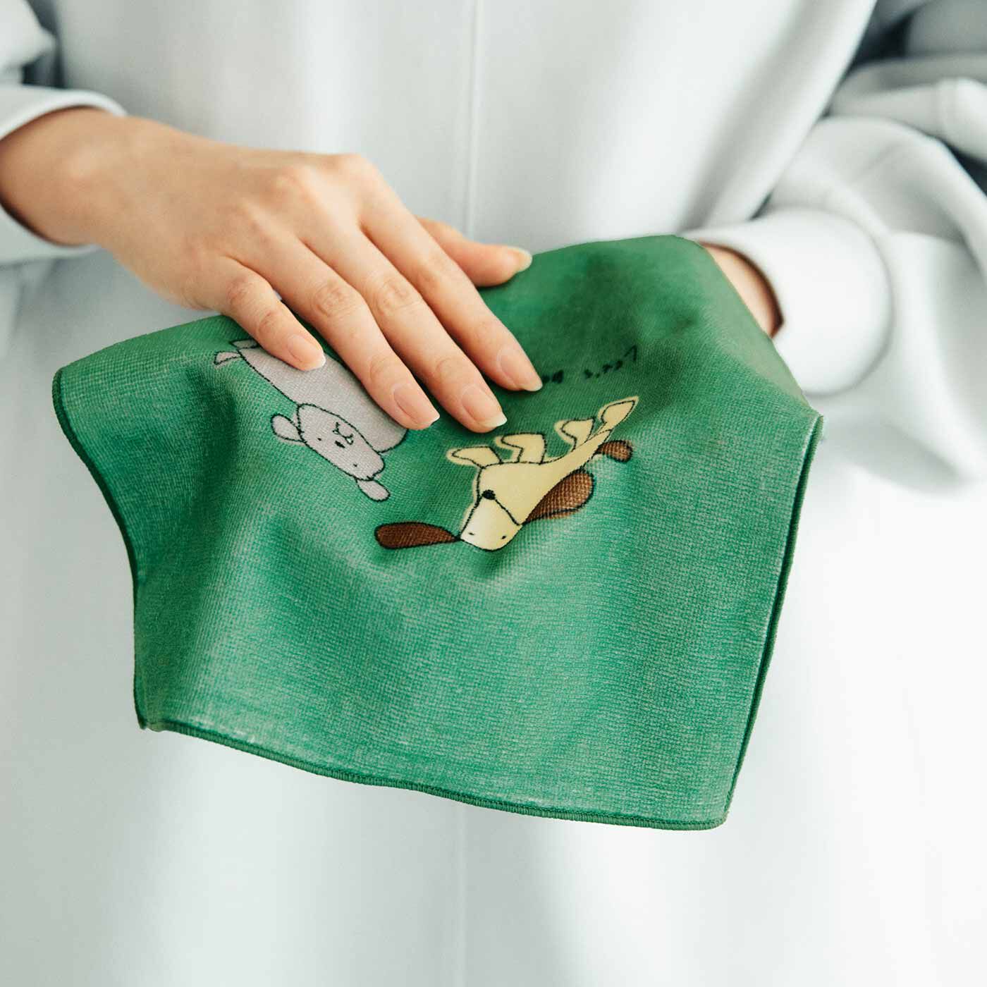 フェリシモの雑貨 Kraso|わんわんチャリティーハンカチ〈YEYEさん〉|約25×25cmの使いやすいサイズ。（写真はkrecii.さんのデザインです）
