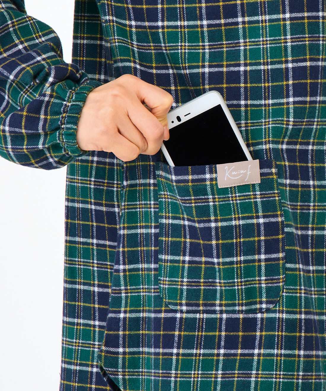 フェリシモの雑貨 Kraso|クーフゥ　綿起毛のやわらかな着心地にいやされる コットン１００％パジャマ〈トラッドチェック〉の会|ポケットがひとつ。アクセントにタグ付き。