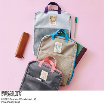 フェリシモの雑貨 Kraso | スヌーピー　持ち手付き A4ファイルポーチ