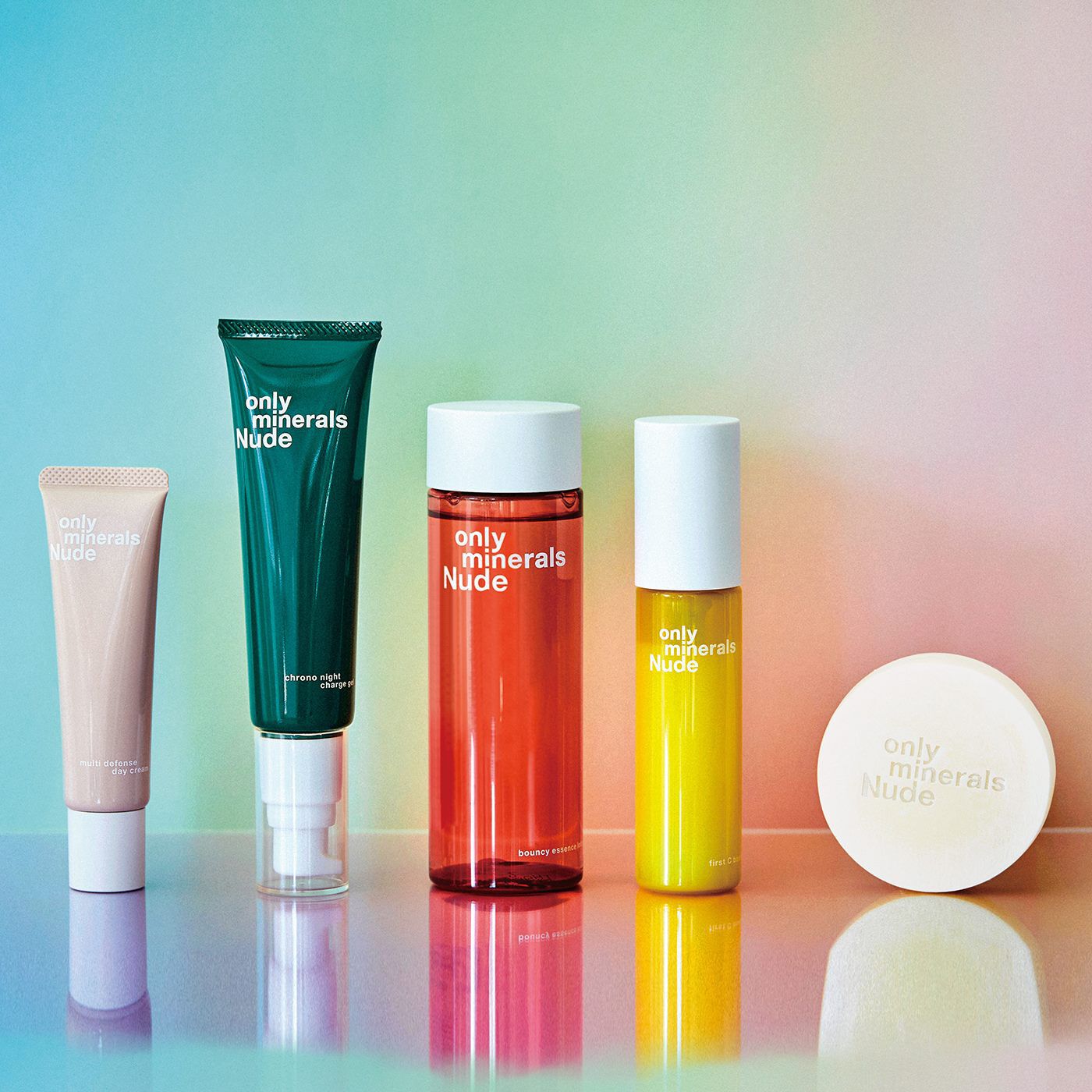 フェリシモの雑貨 Kraso|オンリーミネラルＮｕｄｅ　スキンケアトライアルセット|オンリーミネラルから、肌にも無理なくきれいとうるおいをチャージするスキンケアラインが登場。肌に滑らかなテクスチャーと精油の香りに毎日うっとり。春からの新習慣に、 ビビットカラーで心も弾む新しいスキンケアを！