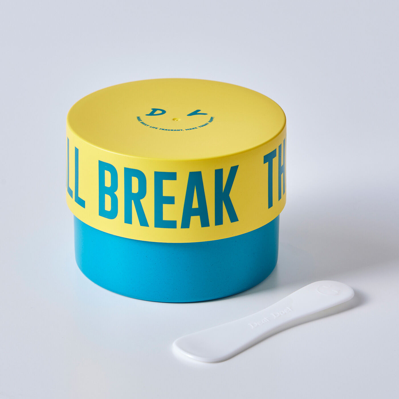 フェリシモの雑貨 Kraso|ＤｅａｒＤｏｅｒ　ボディースクラブ300ｍｌ〈チャコール〉の会|スパチュラ付きで使いやすい