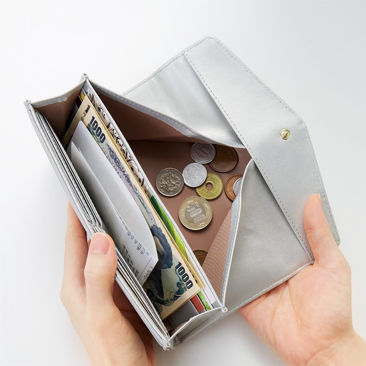 フェリシモの雑貨 Kraso|UP.de　コインケースががばっと開いて一目瞭然（りょうぜん）　星座が瞬くスリム長財布の会|がばっと開く小銭入れ。