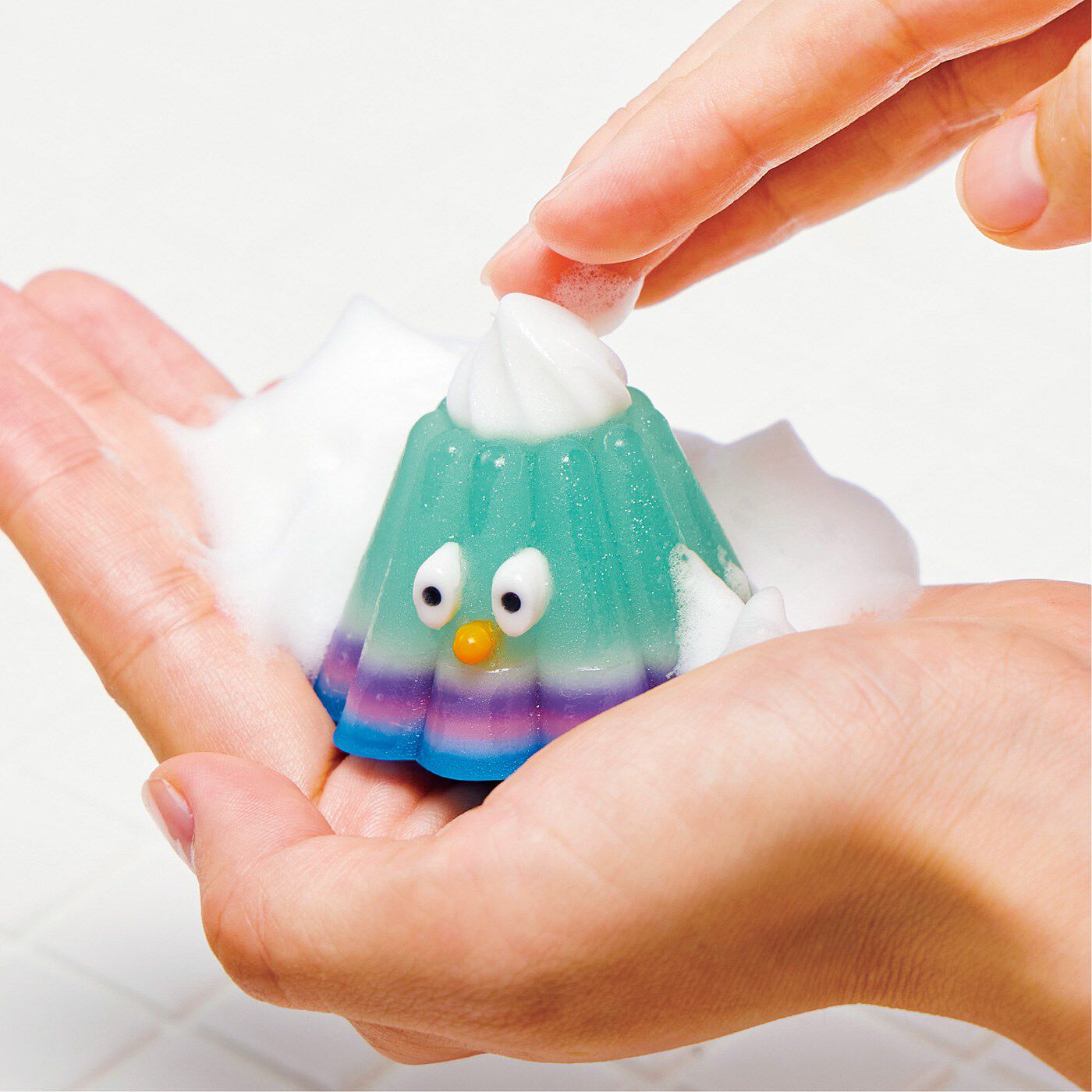 フェリシモの雑貨 Kraso|KAWAII COMPANY　洗面台にカワイイを忍ばせて　カラフルなゼリーのモンスターせっけんの会|植物性由来原料の固形せっけん