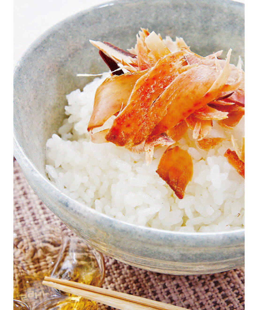 フェリシモの雑貨 Kraso|生ハムのような鰹節（かつおぶし） 食べる削り節の会|醤油を少々かけて、ごはんに乗せても。