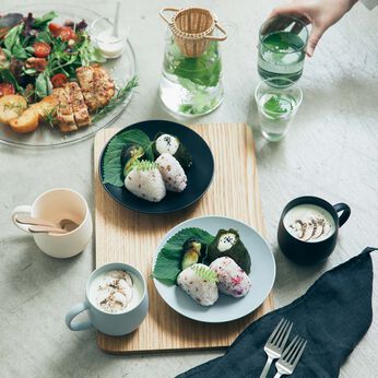 フェリシモの雑貨 Kraso | ほわり　マグカップ＆１８ｃｍの万能プレート