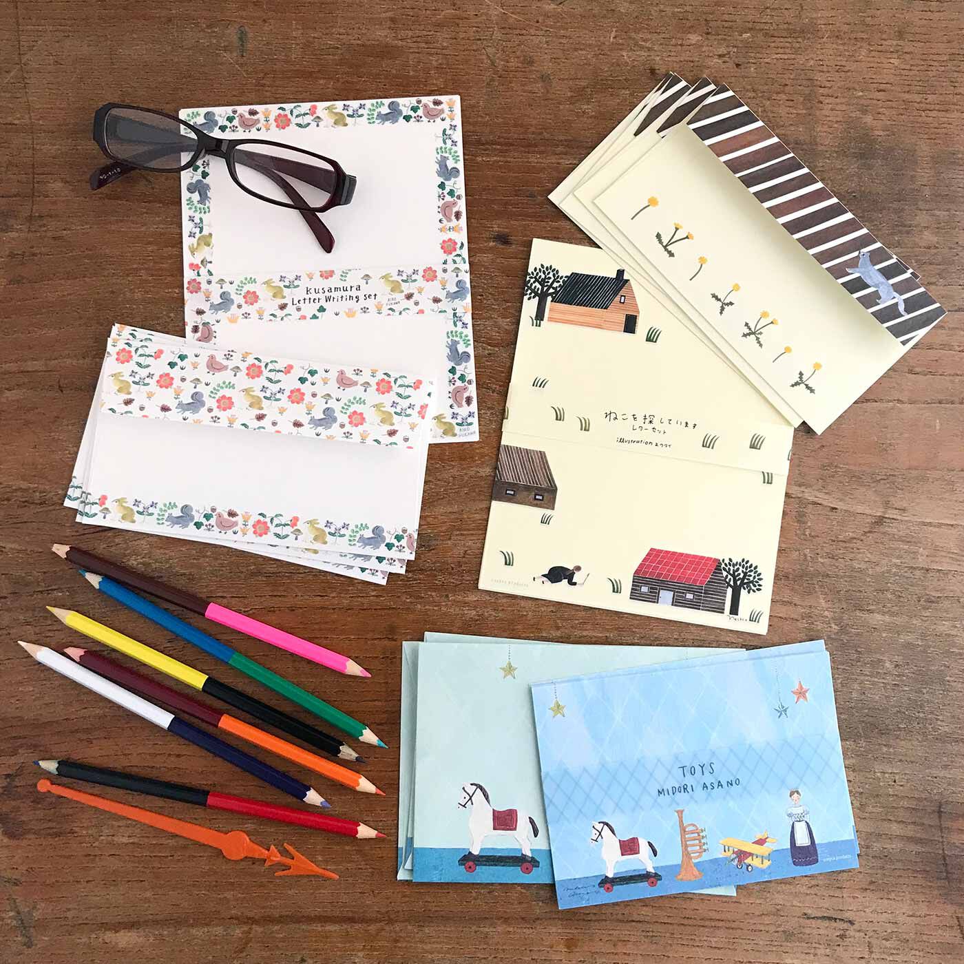 フェリシモの雑貨 Kraso|cozyca products 人気作家さんのかわいいイラストが楽しめる  紙もの文具セット  PART2の会|レターセットは便せんを二つ折りにして封筒へ。ミニレターセットは、便せんを折らずに封筒に入れられます。
